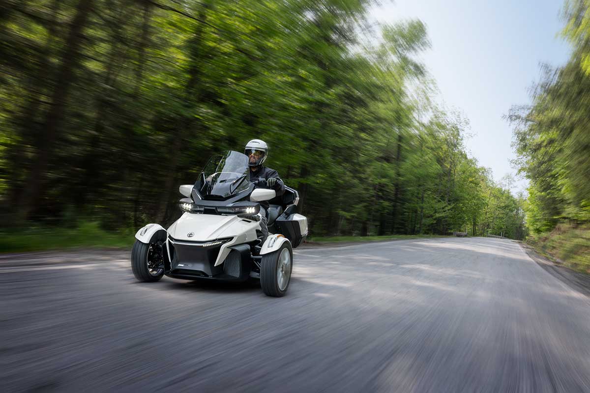 ONRD 3WV MY26 FAM Lifestyle 256A6820 RGB